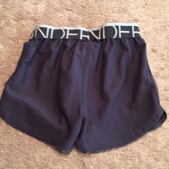 UNDER ARMOUR Dri Fit Shorts - sz YXS - Picture 2 of 5